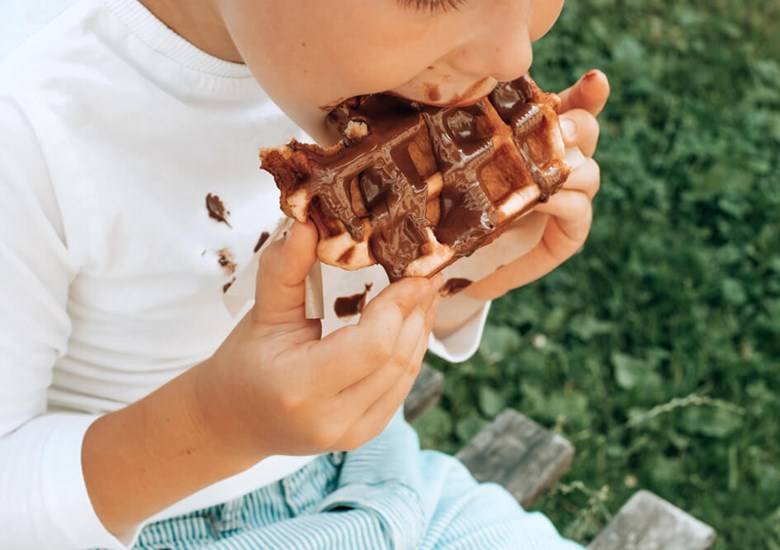 Cómo quitar manchas de chocolate de la ropa