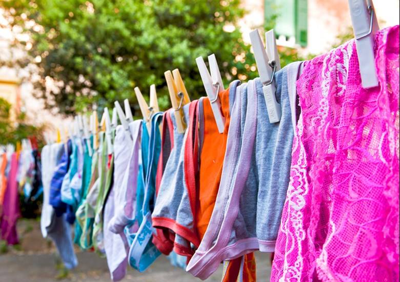 Cómo quitar manchas en la ropa interior y ropa delicada
