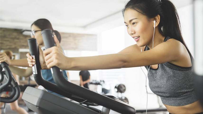 วิธีกำจัดกลิ่นตัวจากเสื้อผ้า