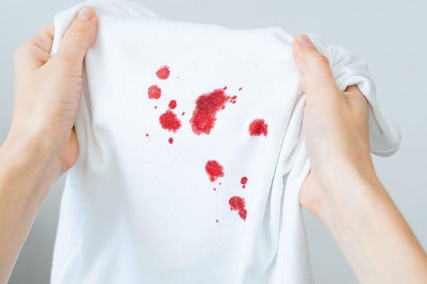 كيفية إزالة بقع الدم: خطوات سهلة وفعالة