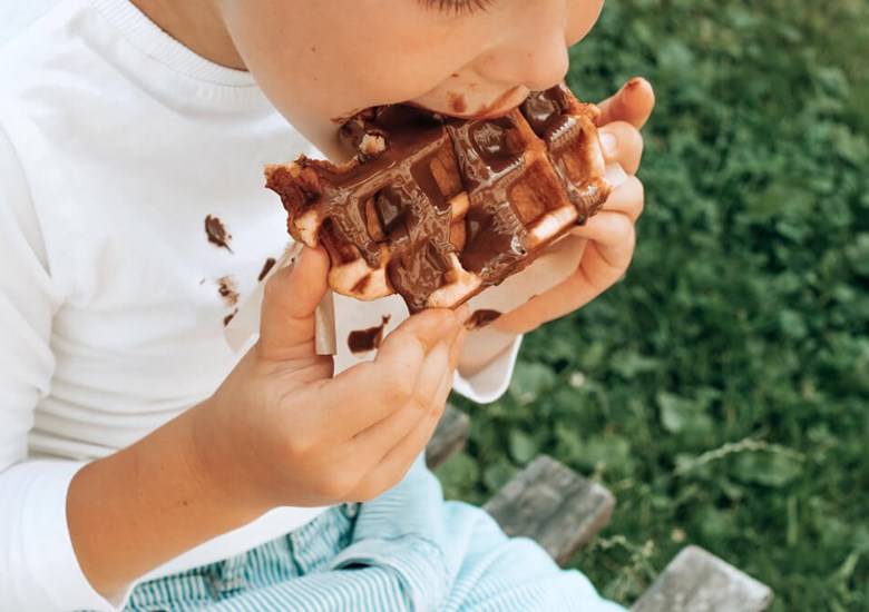 Så tar du bort chokladfläckar