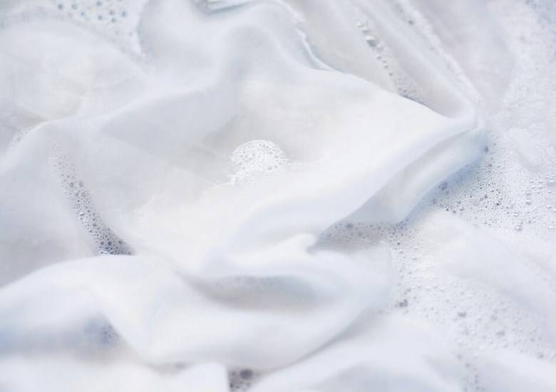 Comment redonner leur blancheur aux vêtements blancs ?