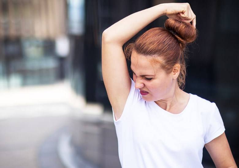 Kıyafetlerdeki Ter Kokusu Nasıl Çıkar