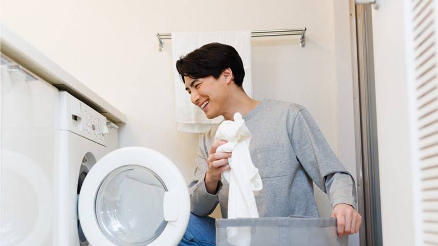 วิธีขจัดคราบกาแฟจากเสื้อผ้าสีขาว