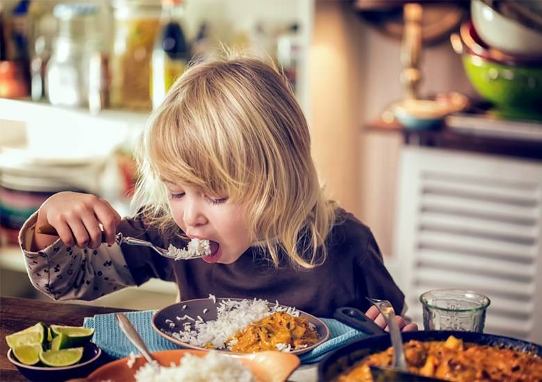 Så tar du bort curryfläckar