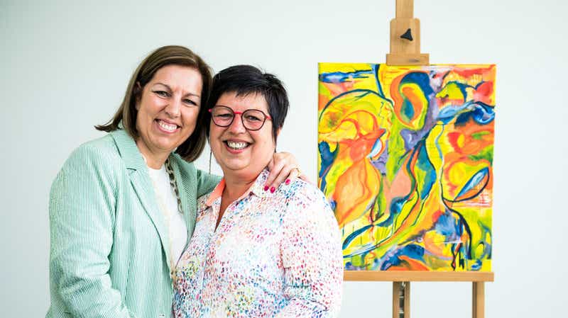 Griet Lodewijcks, medewerker van Janssen en haar zus Lieve, ervaringsdeskundige en medewerker Ups & Downs