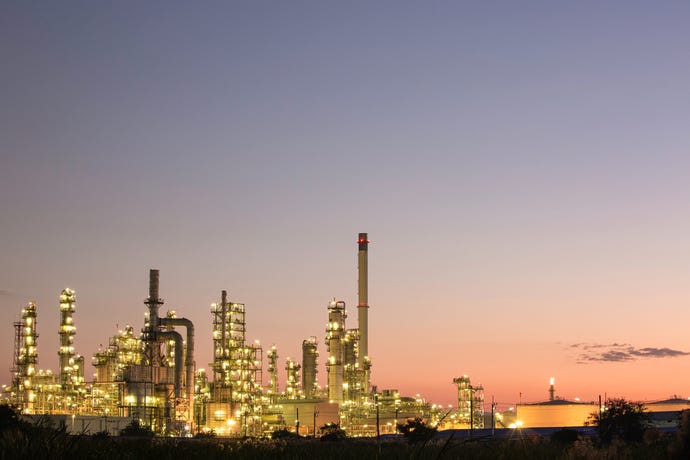 photo of an oil refinery