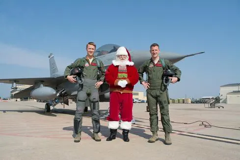 Santa-Buckley-AFB-Plane-and-Pilots-025.jpg