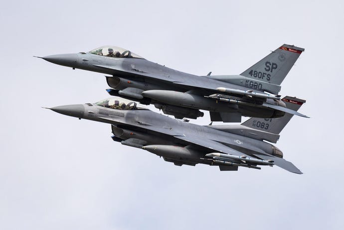 Two F-16 fighter jets of the USAF.