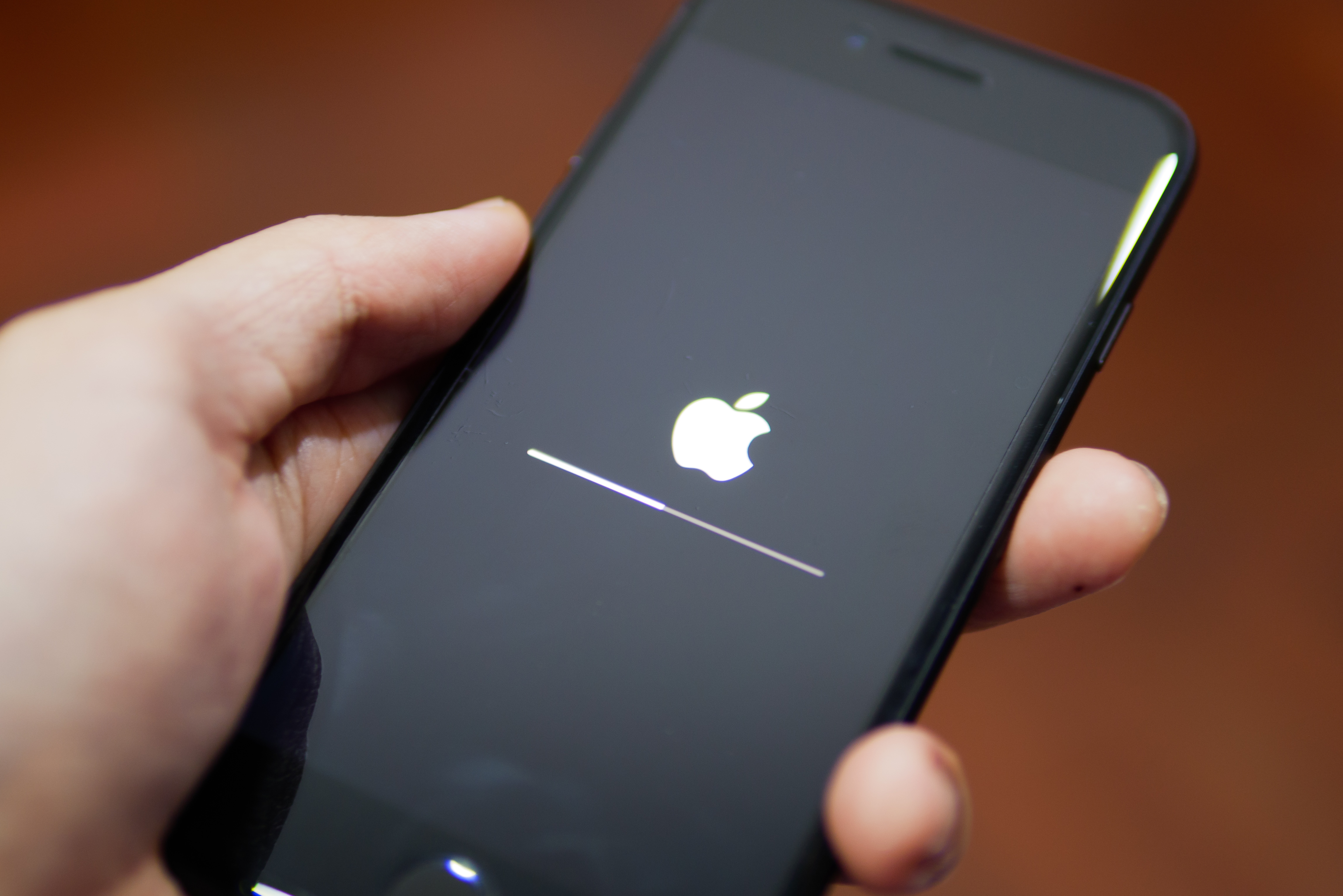 Айфон становится черный экран. Айфон 14. Iphone update. Обновление эпл. Обновление айфон фото.