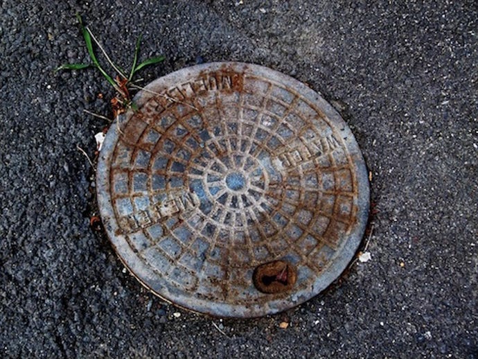 manhole-cover-2723518_640pixabay.jpg