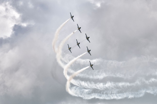 Jet Team displays their aerobatic skills Jet Team displays their aerobatic skills
