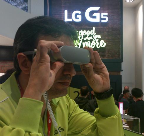 5 Hot Virtual Reality Picks From MWC 2016