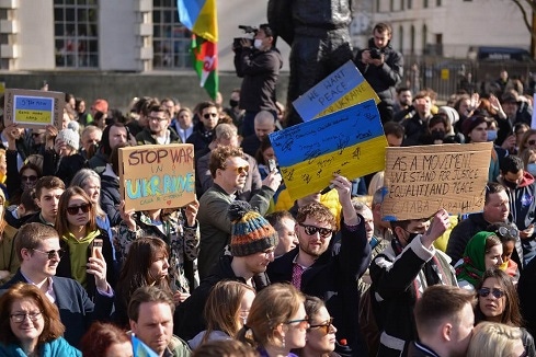 Ukrainians living in London and anti-war protesters