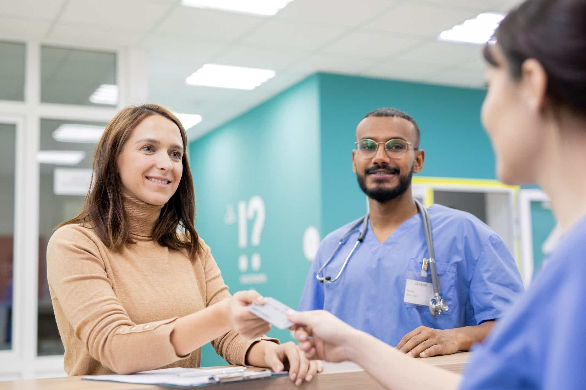 A patient interacting with her IBD healthcare team in the NHS