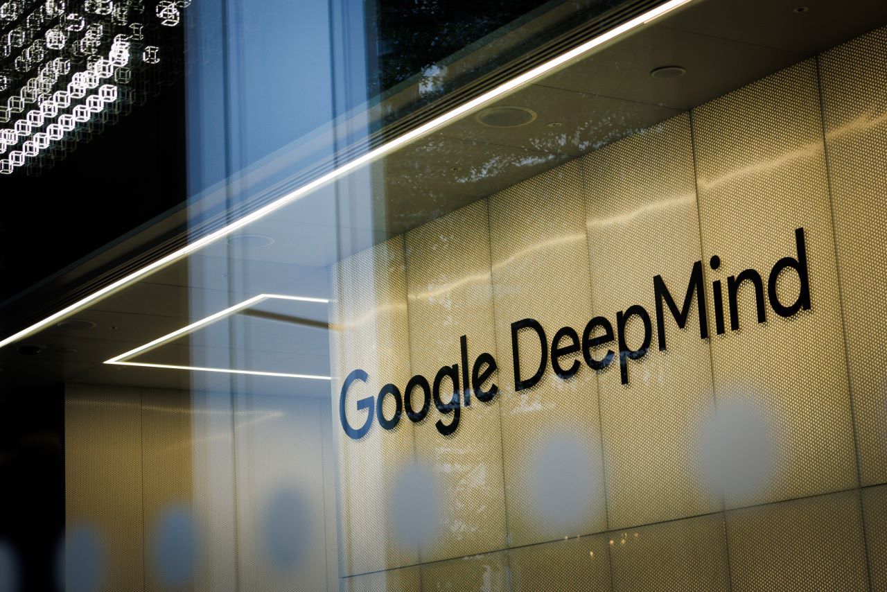 DeepMind Gemini Robotics Gives Robots Reasoning Powers