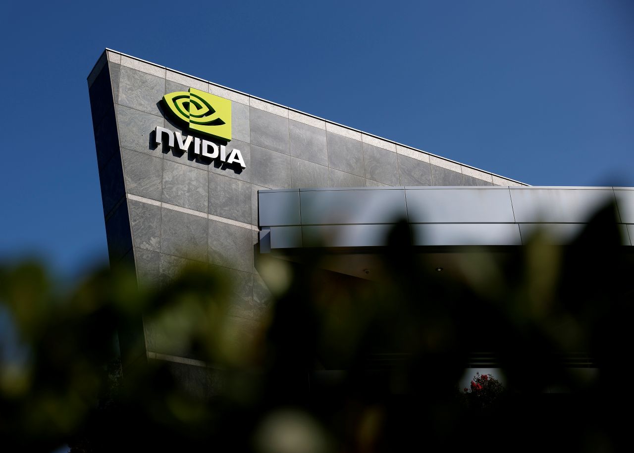 ビルに設置された Nvidia の看板
