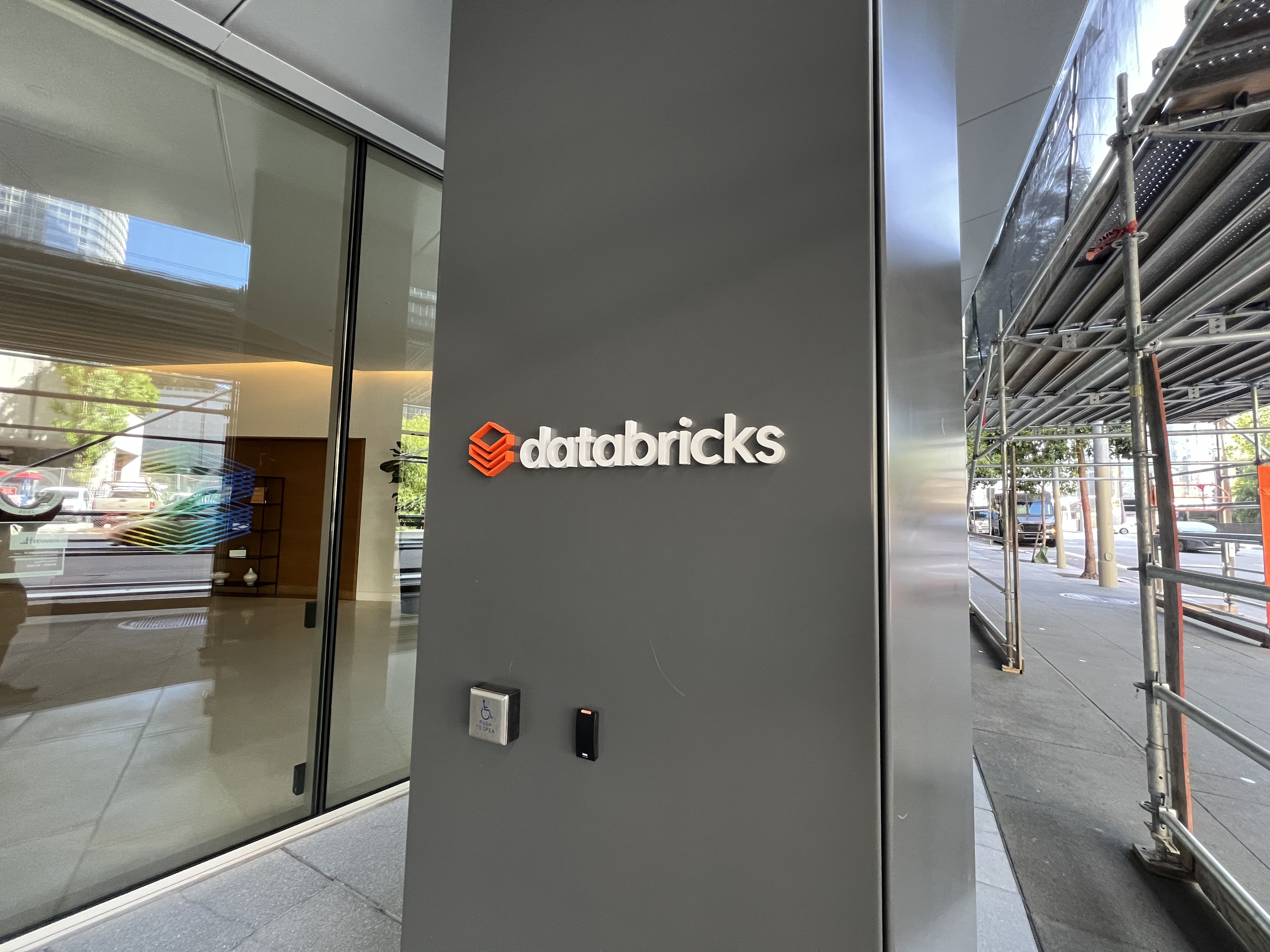 Databricks to Invest $850M in UK AI Operations