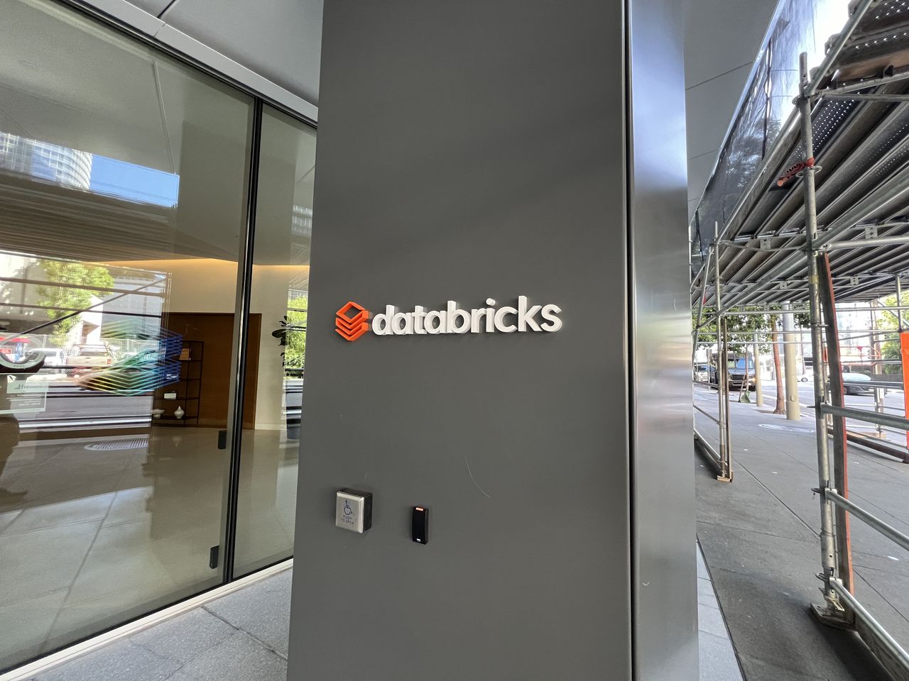 Databricks Building Databricks to Invest $850M in UK AI Operations