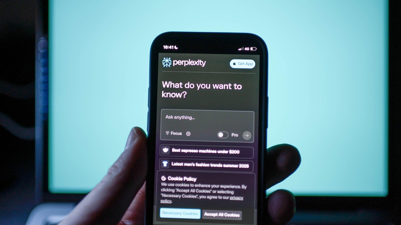 Numerous Vulnerabilities Discovered in Perplexity Chatbot's Android App Numerous Vulnerabilities Discovered in Perplexity Chatbot's Android App