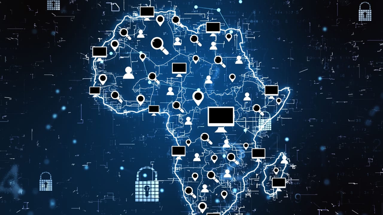 アフリカのデジタル青地図とコンピュータおよびセキュリティアイコン アフリカのデジタル青地図とコンピュータおよびセキュリティアイコン