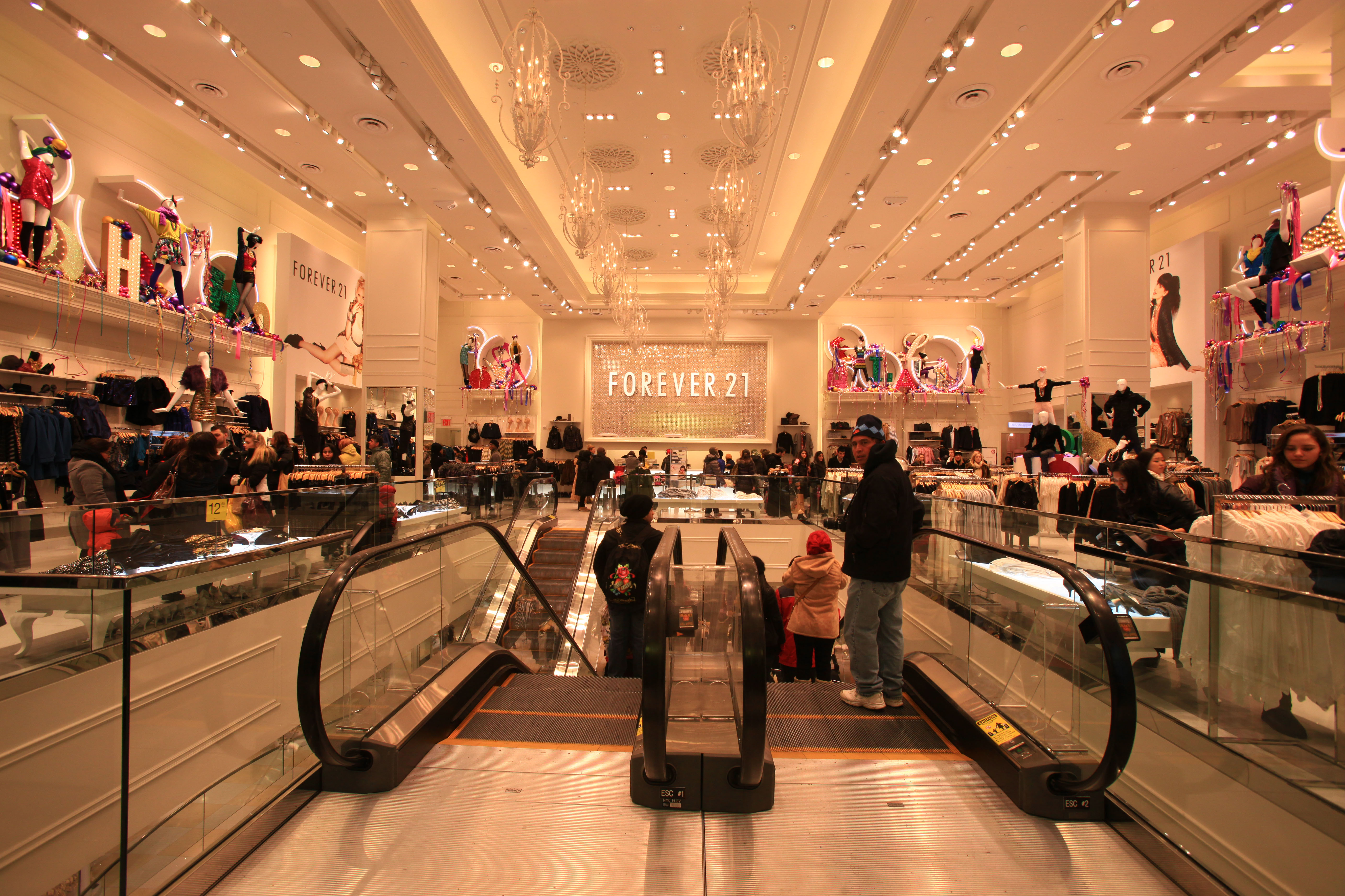 Forever 21 store in Times Square in New York City Stock Photo - Alamy