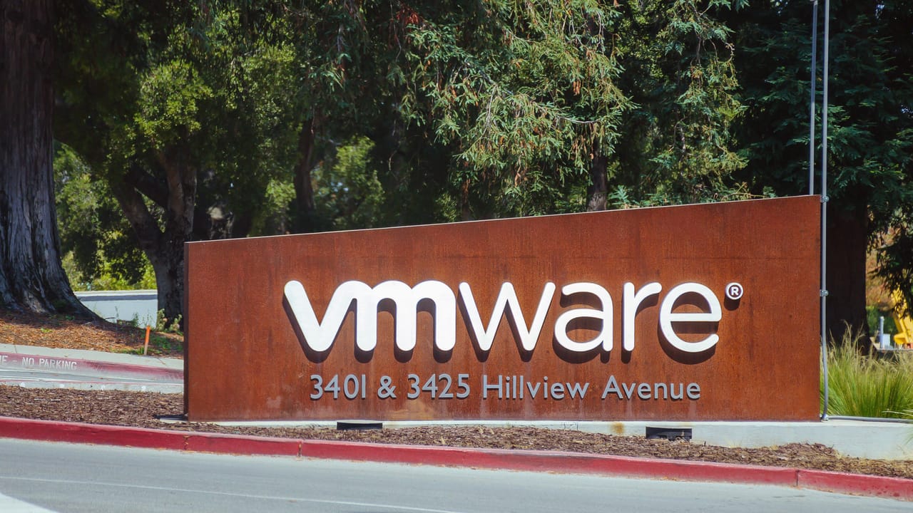 VMwareのパロアルト本社の看板 VMwareのパロアルト本社の看板