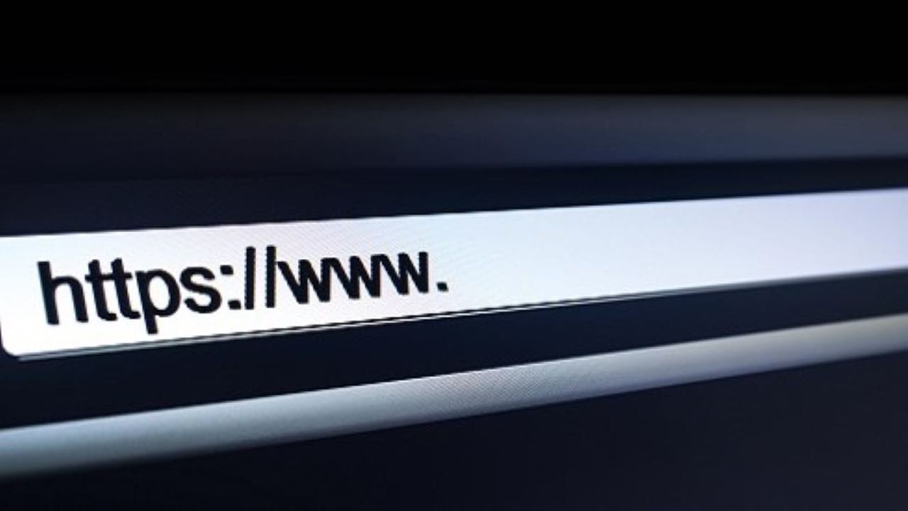 ブラウザのURLバーがウェブサイトアドレスの一部を表示している ブラウザのURLバーがウェブサイトアドレスの一部を表示している