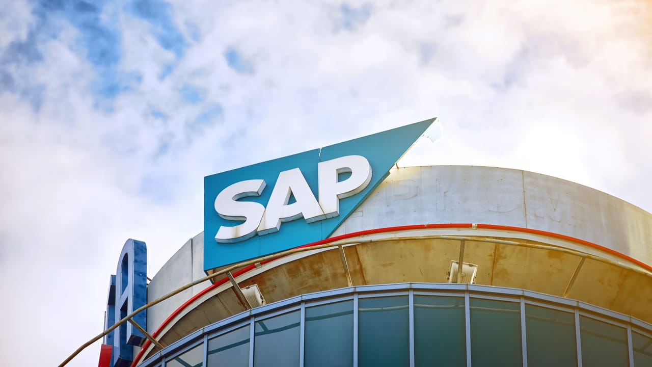 建物上のSAPロゴ 建物上のSAPロゴ