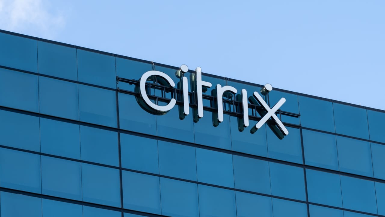 Citrixの看板があるオフィスビル Citrixの看板があるオフィスビル