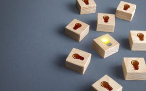 Blocks with images of light bulbs, one of them illuminated