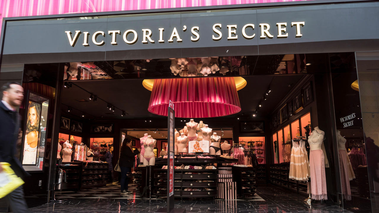 イングランド、サウサンプトンのWestQuayショッピングセンターにあるVictoria's Secretの店舗入口 イングランド、サウサンプトンのWestQuayショッピングセンターにあるVictoria's Secretの店舗入口