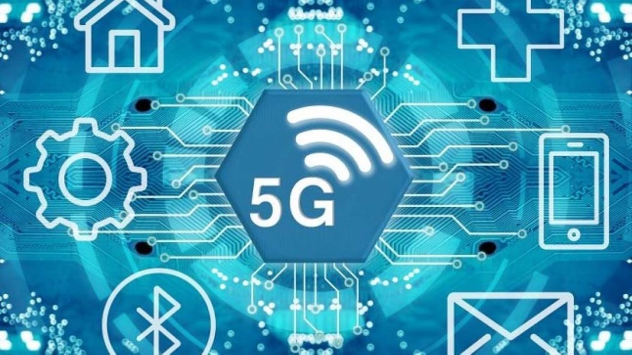 家庭、Bluetooth、ヘルスケア、メッセージングツールなどの要素に接続する5Gネットワークを示すスケッチ。 家庭、Bluetooth、ヘルスケア、メッセージングツールなどの要素に接続する5Gネットワークを示すスケッチ。