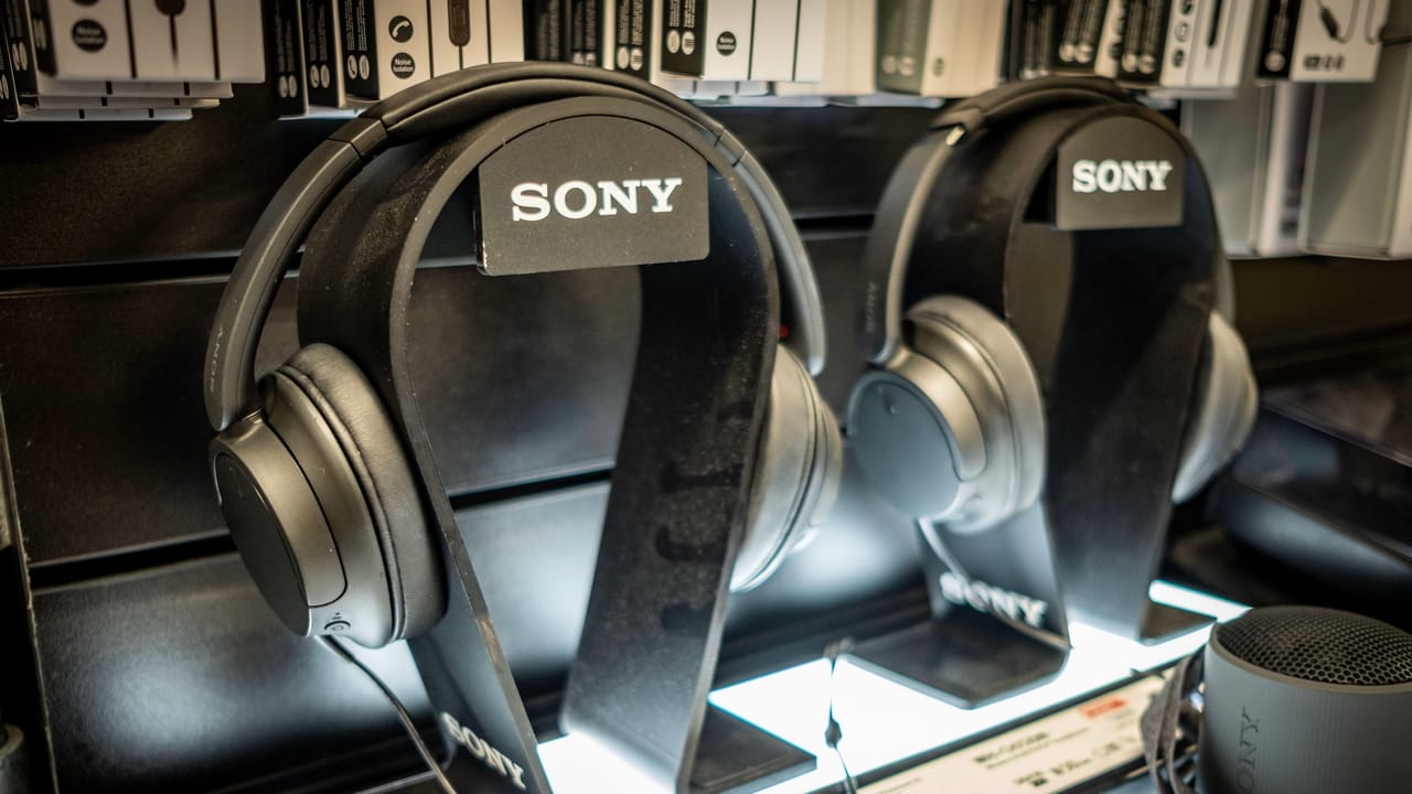 From Dark Reading – Airoha Chip Vulns Put Sony, Bose Earbuds & Headphones at Risk