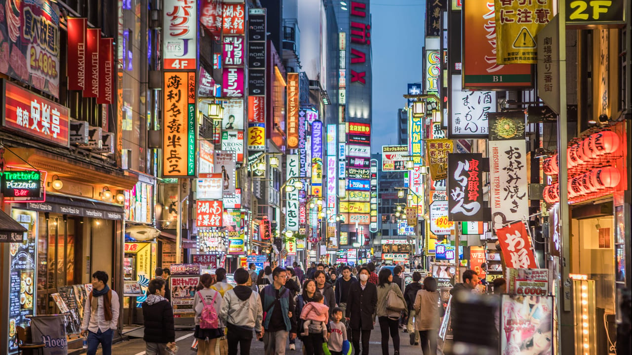 日本、東京都、新宿区、歌舞伎町の夜景 日本、東京都、新宿区、歌舞伎町の夜景