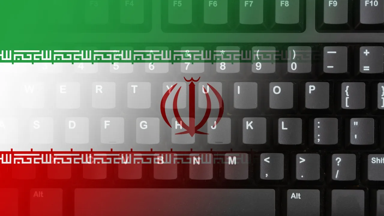 キーボードに重ねられたイラン国旗 キーボードに重ねられたイラン国旗