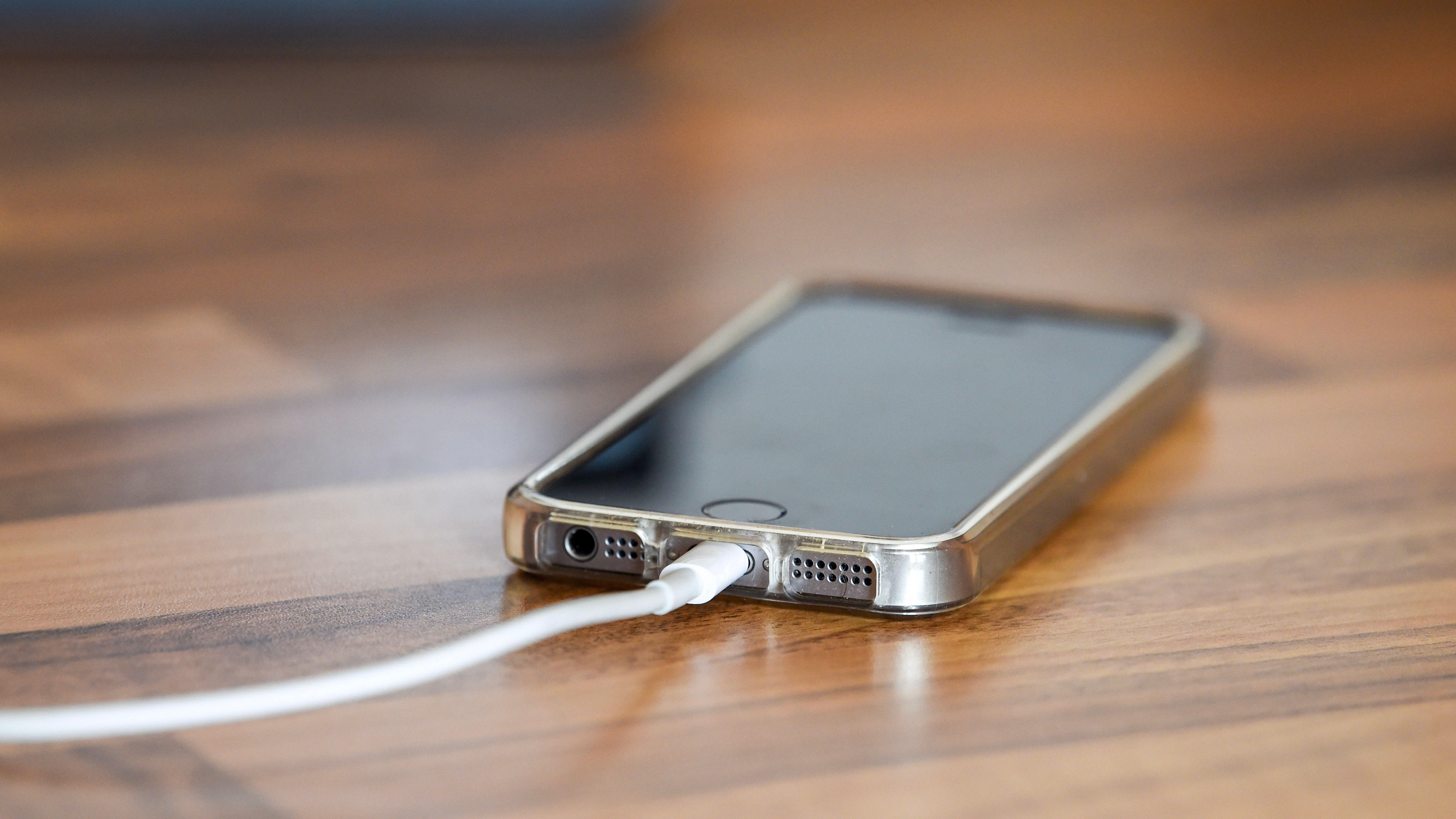 Apple Releases Urgent Patch for USB Vulnerability