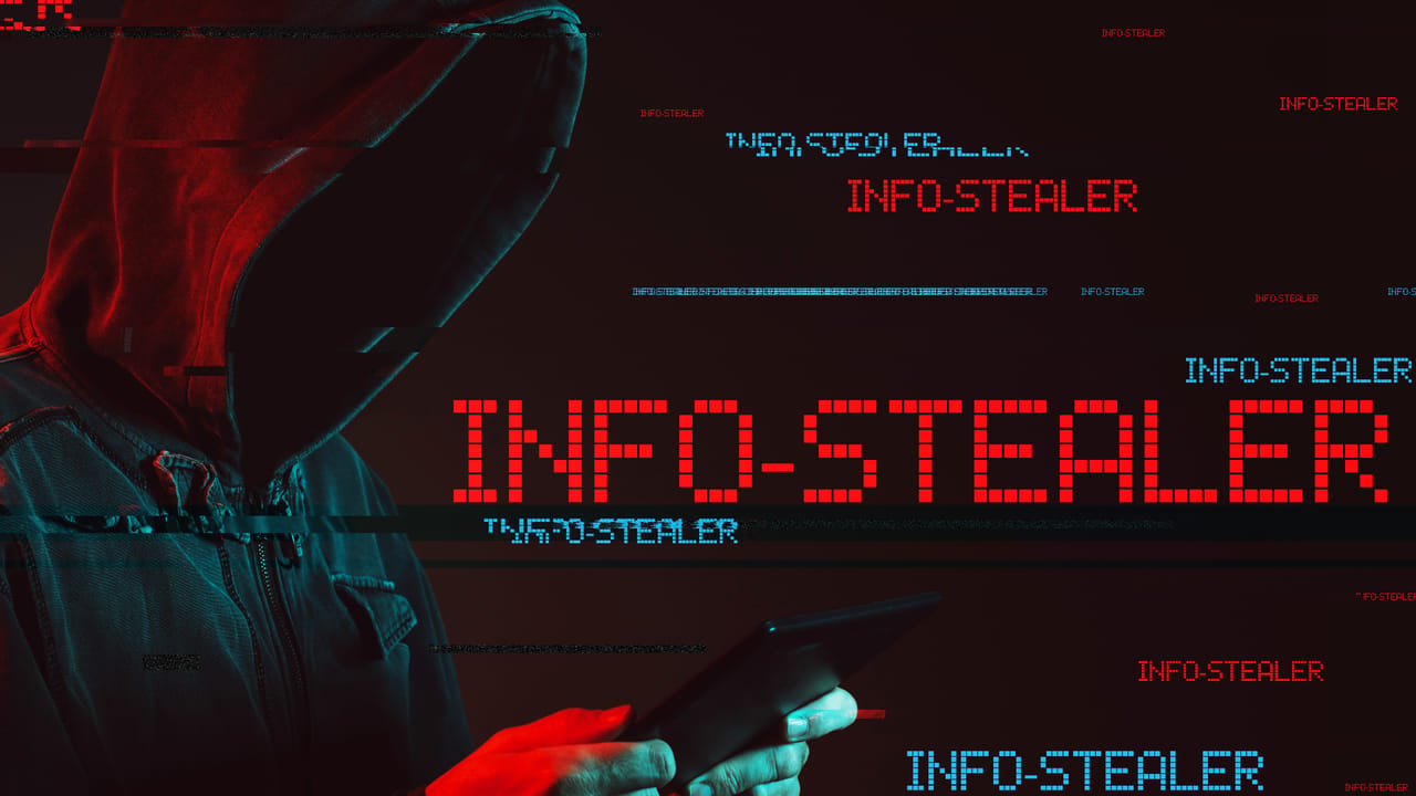 左側でフードをかぶった人物がモバイル端末を持ち、右側に大きな文字で「Info-stealer」と書かれ、その周囲に小さな同語が散りばめられている 左側でフードをかぶった人物がモバイル端末を持ち、右側に大きな文字で「Info-stealer」と書かれ、その周囲に小さな同語が散りばめられている