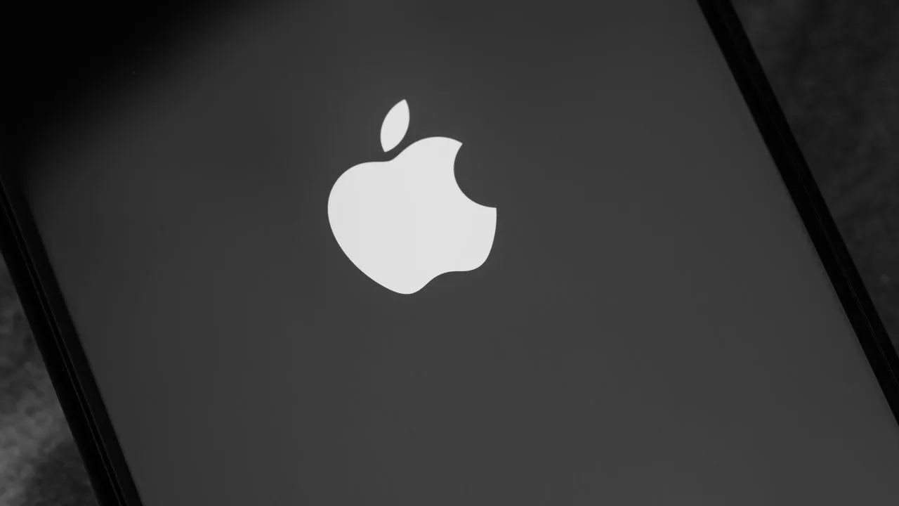 Apple logo against a moody black to gray gradient Apple logo against a moody black to gray gradient