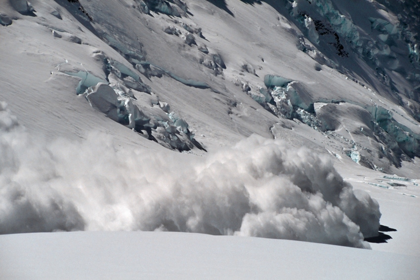 Massive Avalanche Roars Off the Slopes of Canada's King Peak