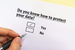 A person is answering a cybersecurity quiz that asks if he knows how to protect his data. "Yes" is checked.
