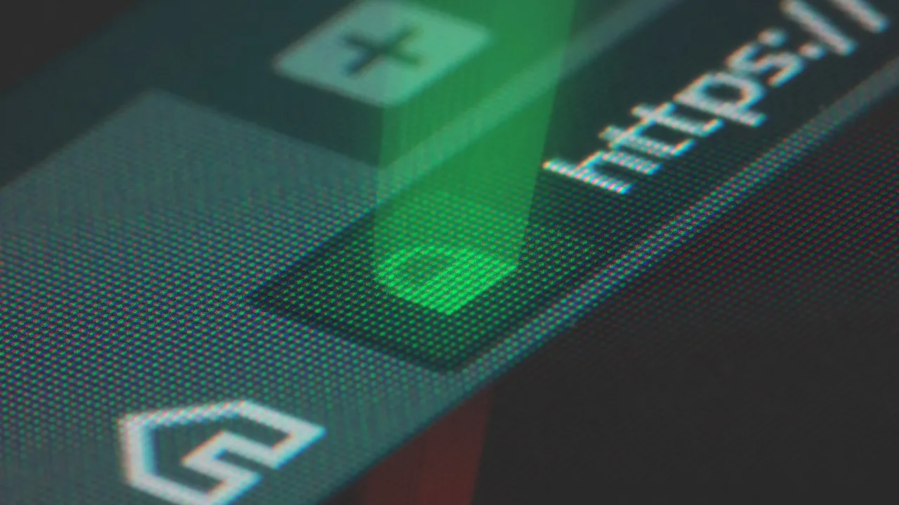 LCD上のブラウザ表示のクローズアップ LCD上のブラウザ表示のクローズアップ
