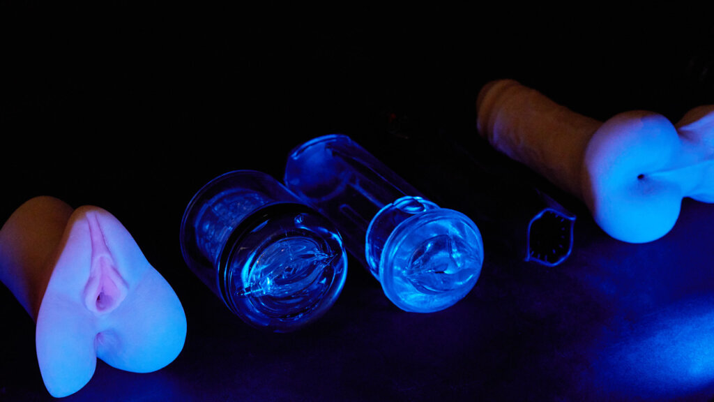 Sextoys PDX dans une lumière bleutée