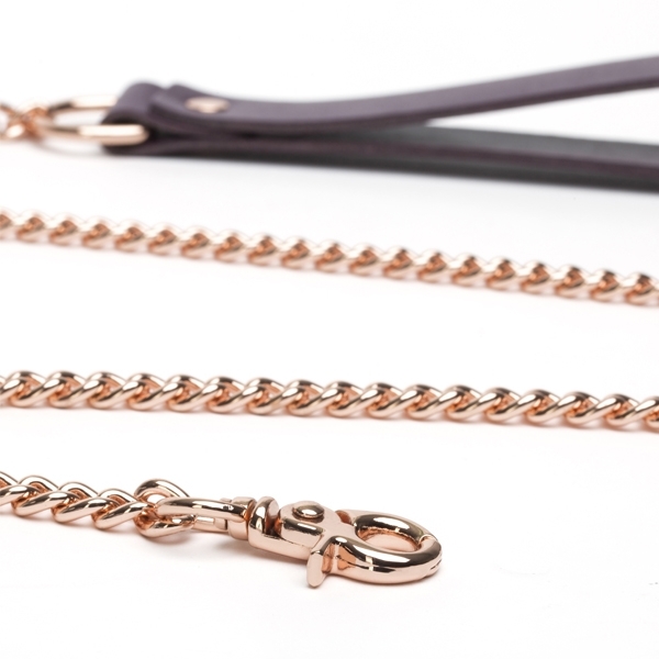 Fifty Shades Freed Cherished Collection Läderhalsband med Kedja 1