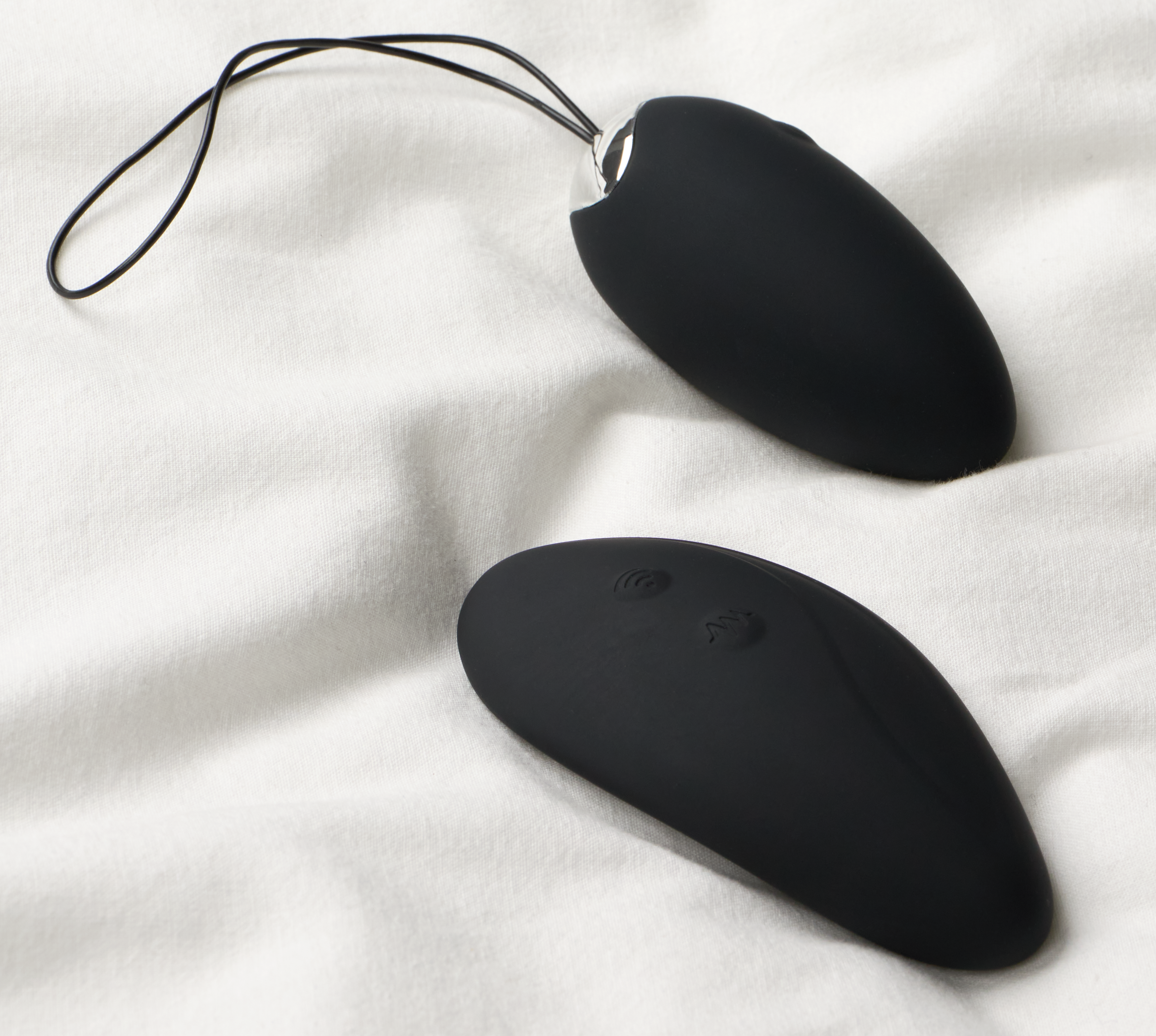 Black vibrator egg with wireless remote control