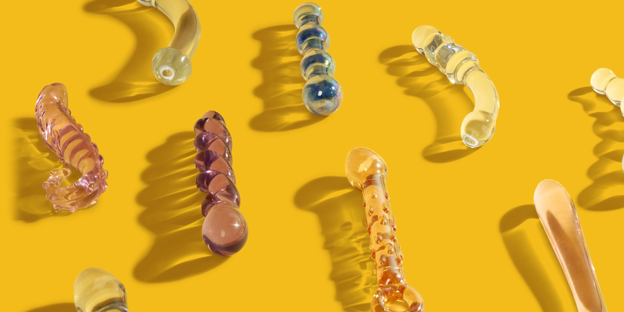 Meerdere glazen dildo's in verschillende kleuren