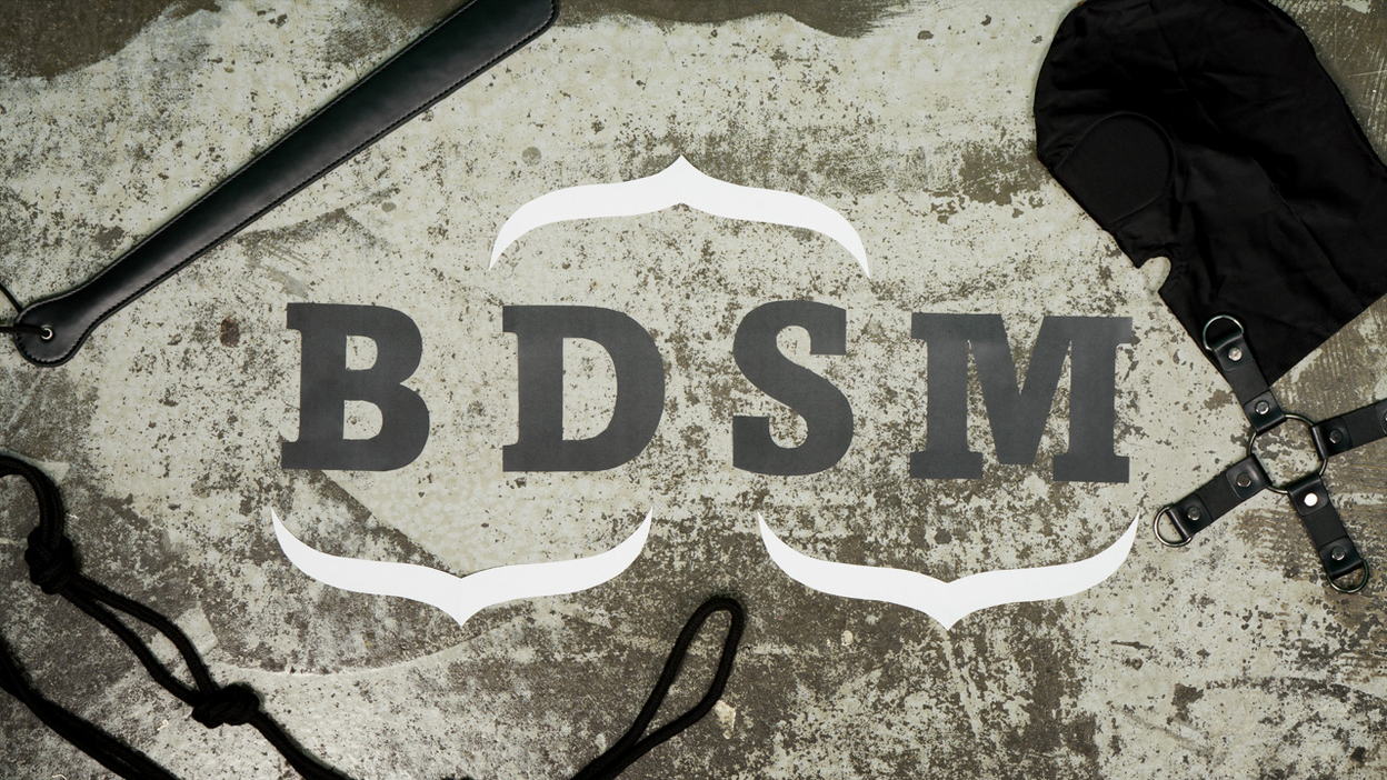 Les lettres BDSM sur le sol