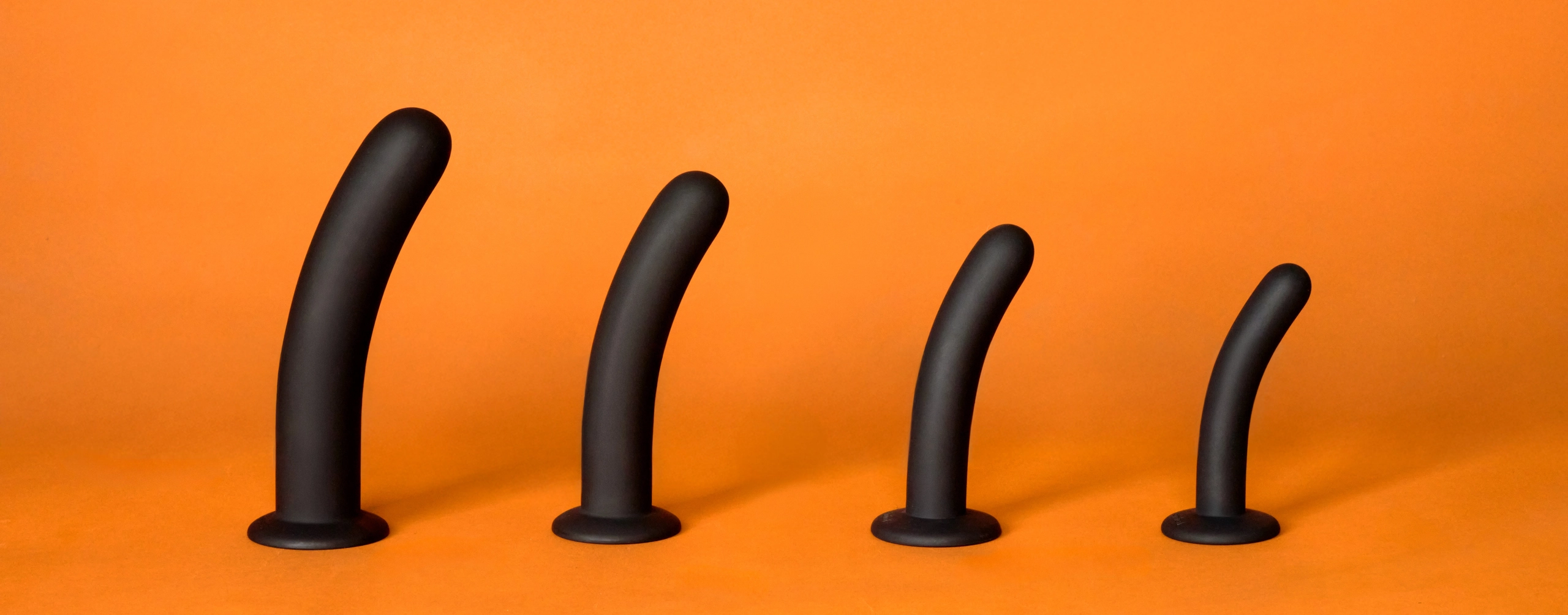Vier dildo's op een rij