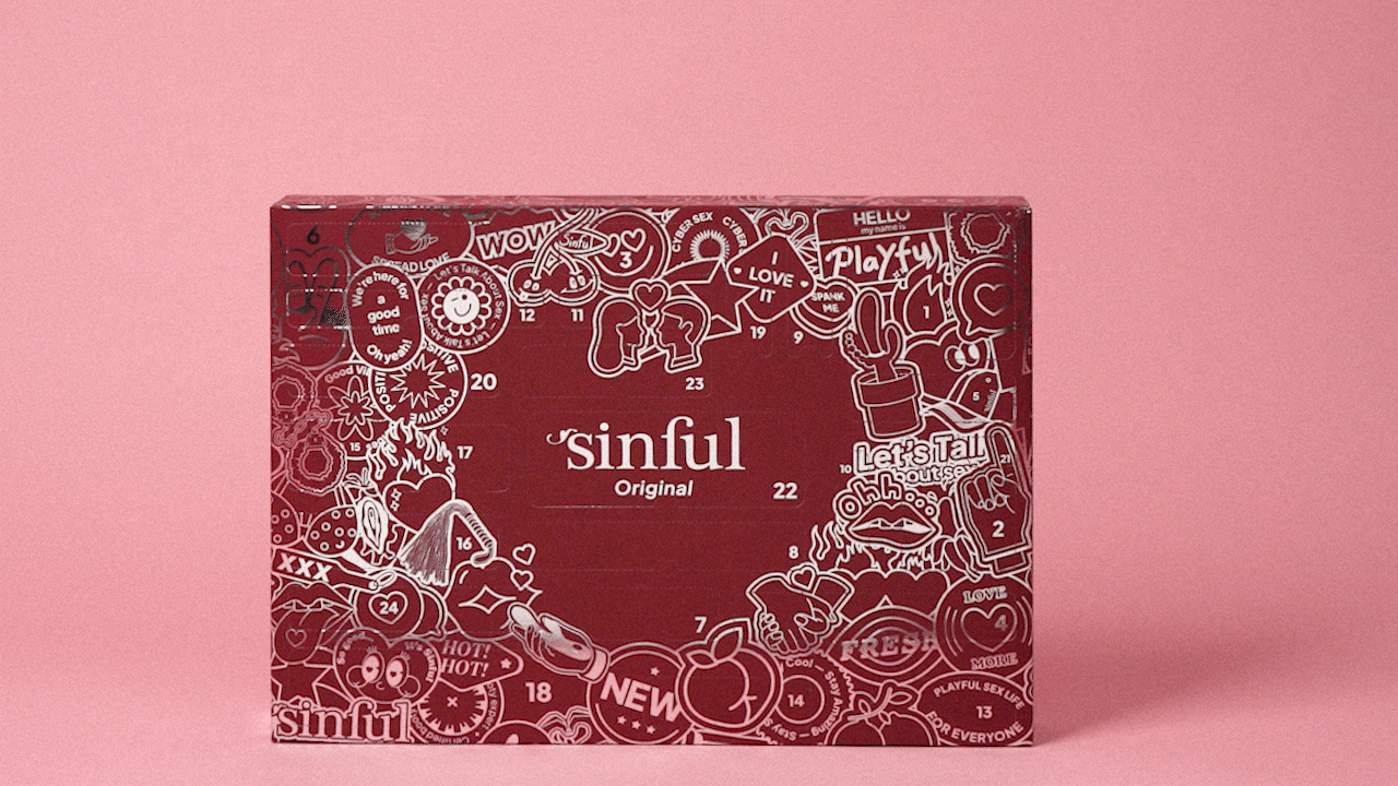 GIF einer Hand, die nach einem roten Adventskalender greift.