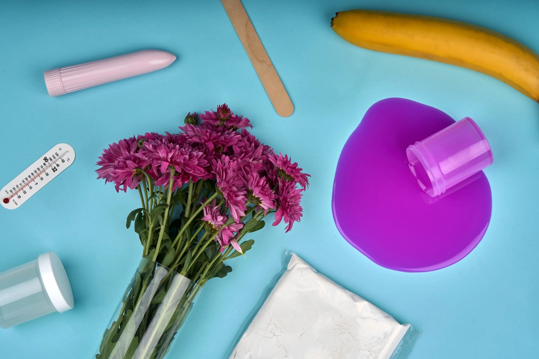 Les différents outils pour faire un Clone A Willy posés sur un fond bleu clair